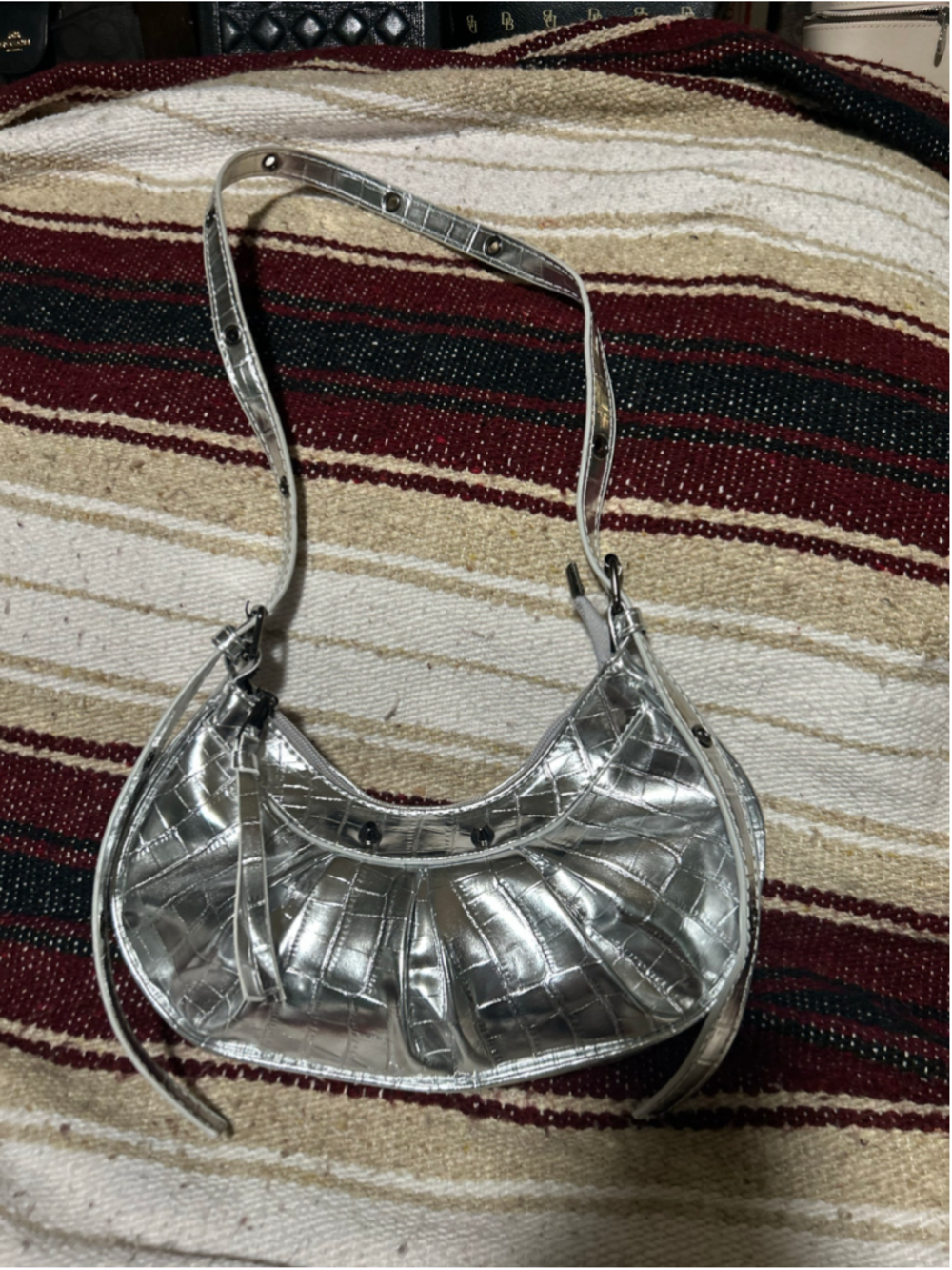 Women's Unbranded Silver Croc-Embossed Shoulder Bag One Size